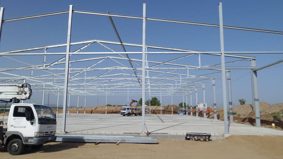 Lavorazione di carpenteria metallica in acciaio su misura.