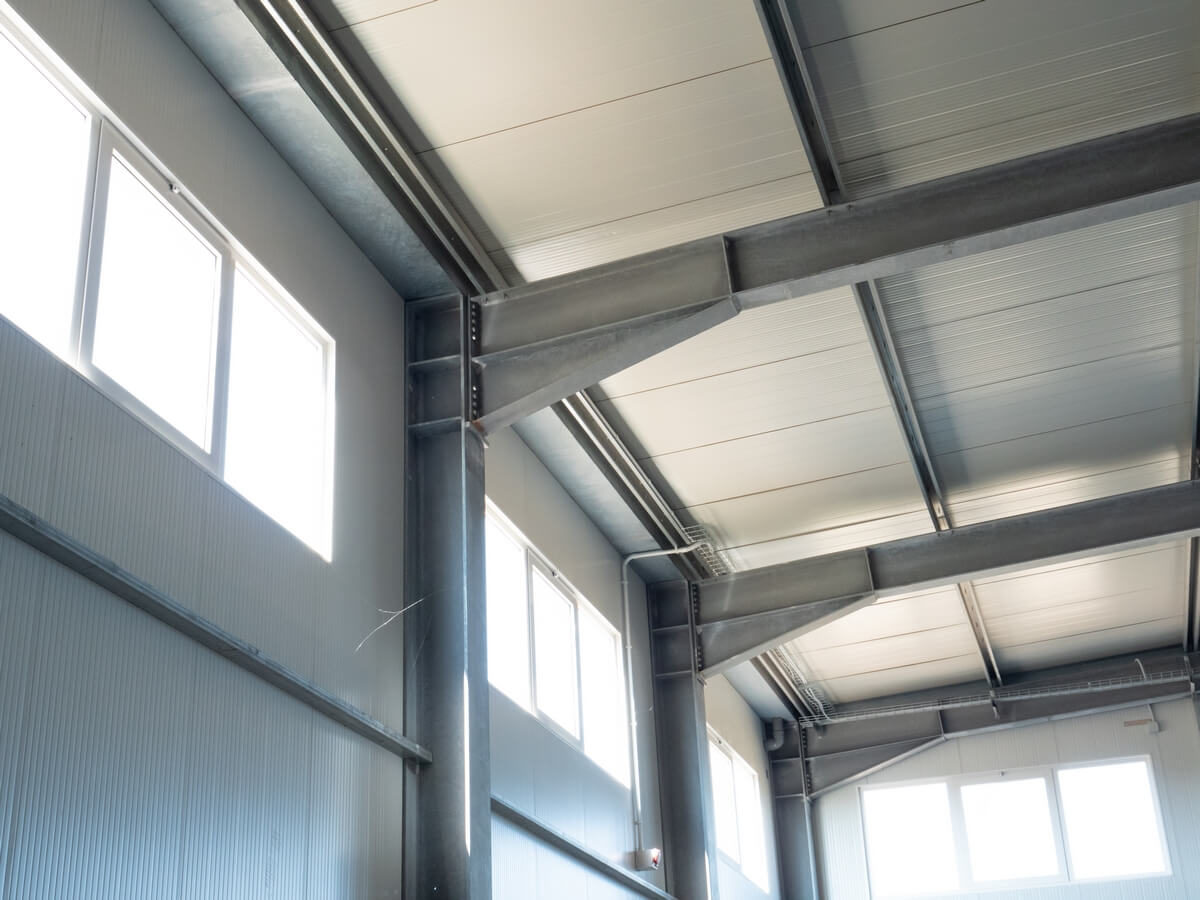 Componenti metallici realizzati con tecniche di carpenteria industriale.